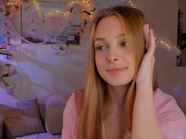 CrimsonAura webcam