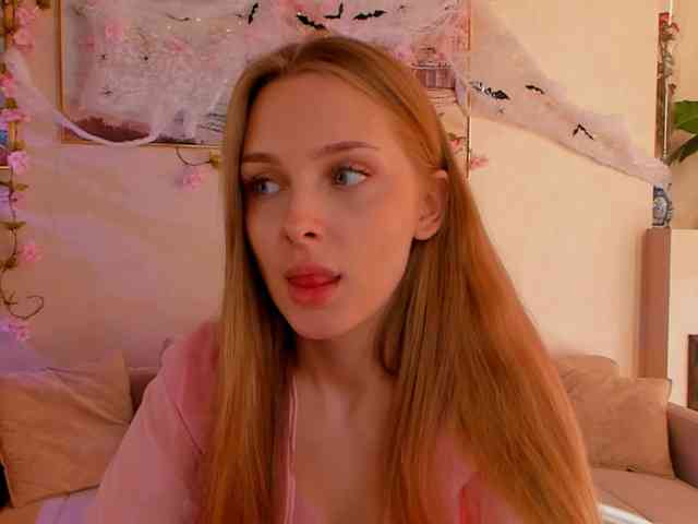 CrimsonAura webcam