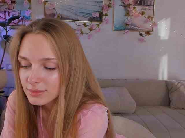 CrimsonAura webcam