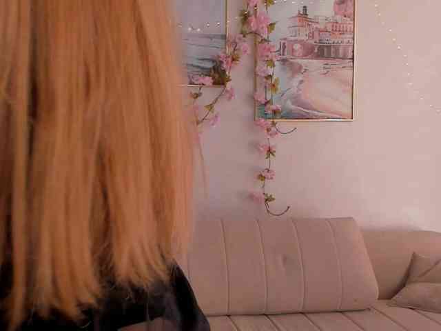 CrimsonAura webcam