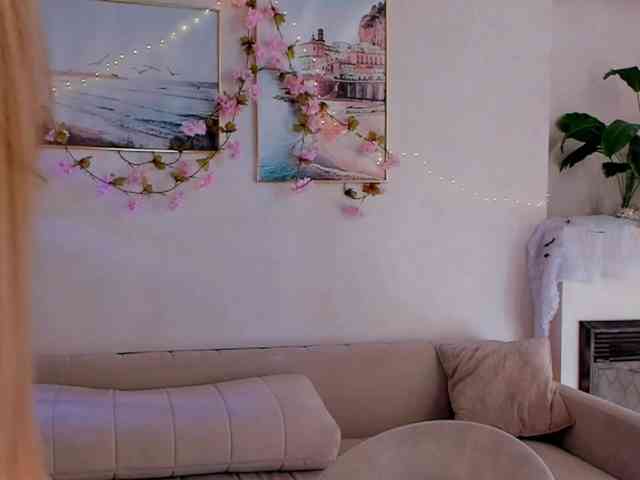 CrimsonAura webcam