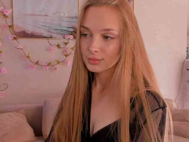 CrimsonAura webcam
