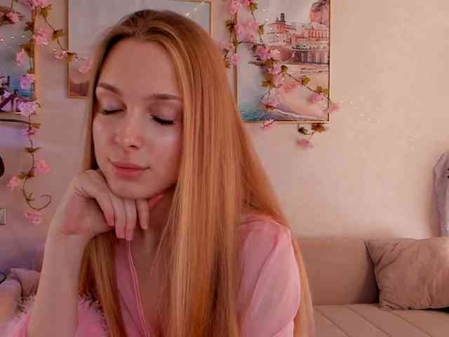 CrimsonAura webcam