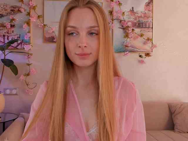 CrimsonAura webcam