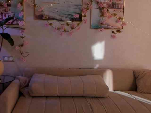 CrimsonAura webcam