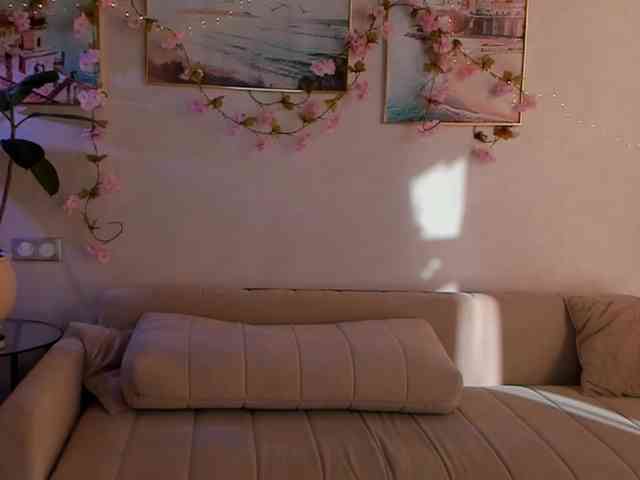 CrimsonAura webcam