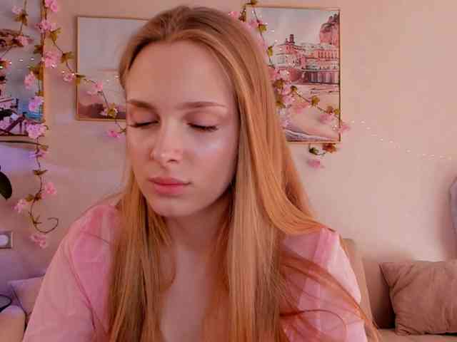 CrimsonAura webcam