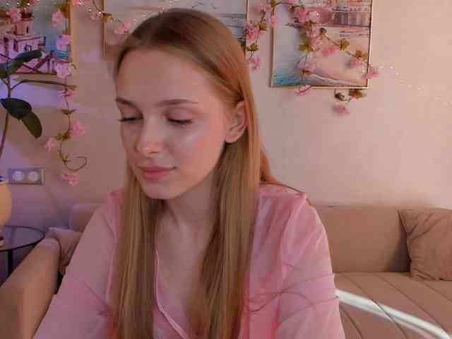 CrimsonAura webcam