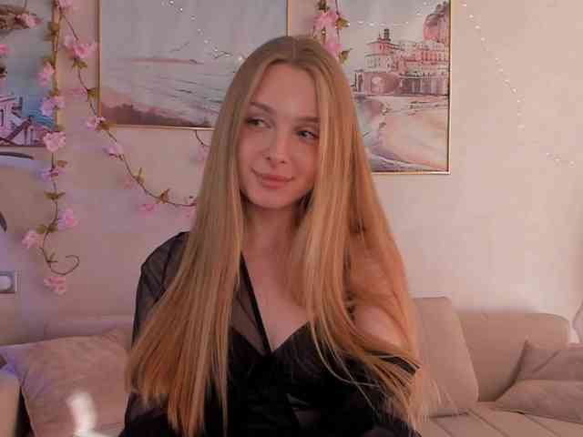CrimsonAura webcam