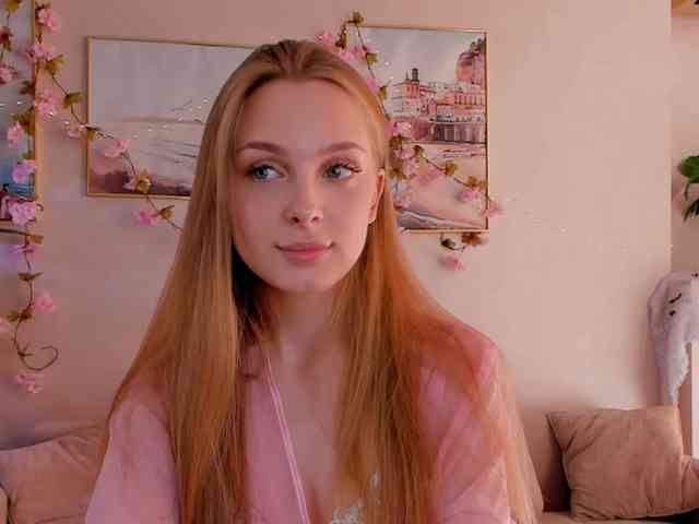 CrimsonAura webcam