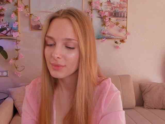 CrimsonAura webcam