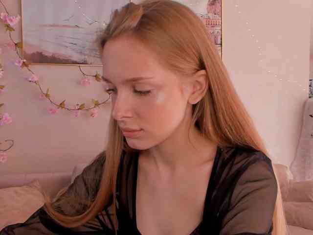 CrimsonAura webcam
