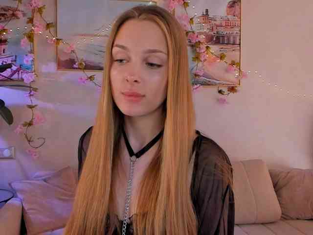 CrimsonAura webcam