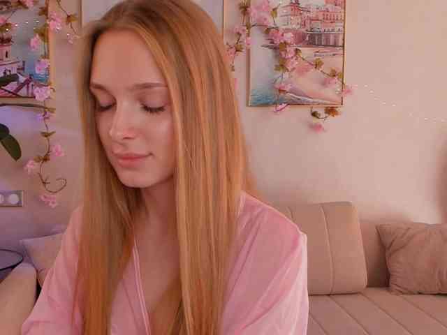 CrimsonAura webcam