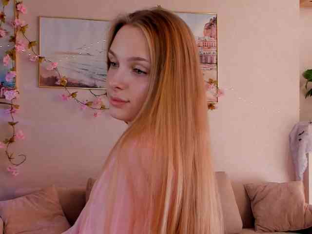 CrimsonAura webcam