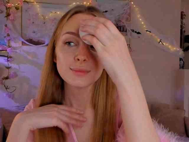 CrimsonAura webcam