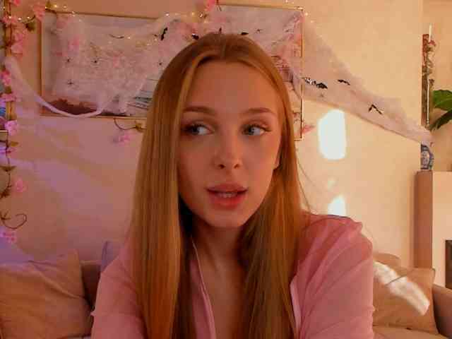 CrimsonAura webcam