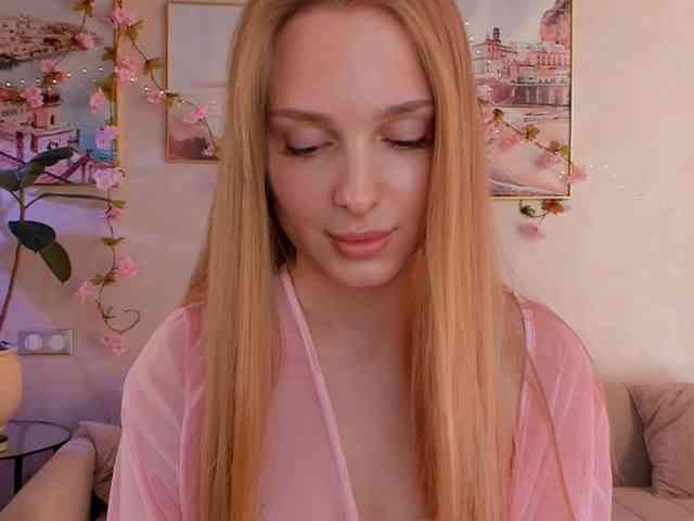 CrimsonAura webcam