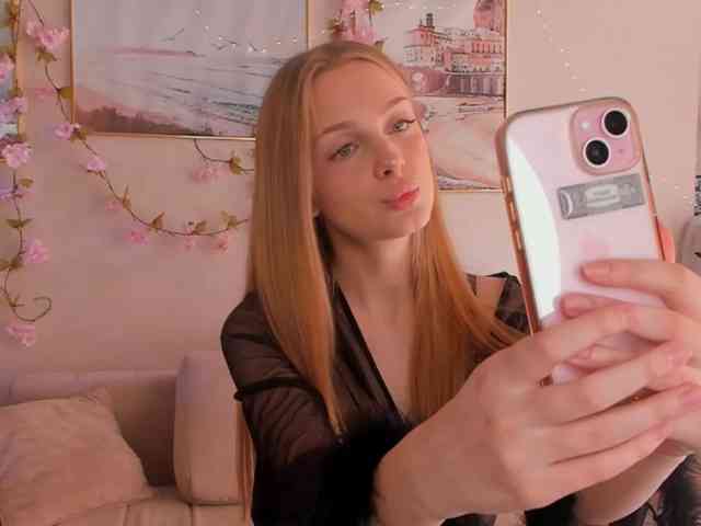 CrimsonAura webcam