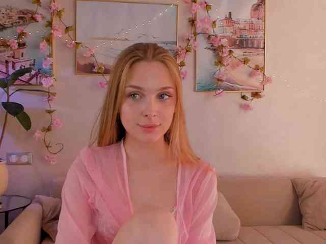 CrimsonAura webcam