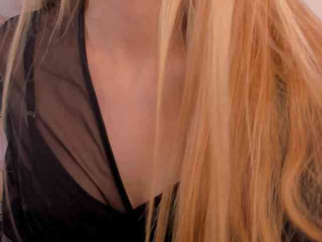 CrimsonAura webcam