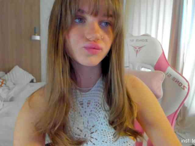 Naomimif webcam