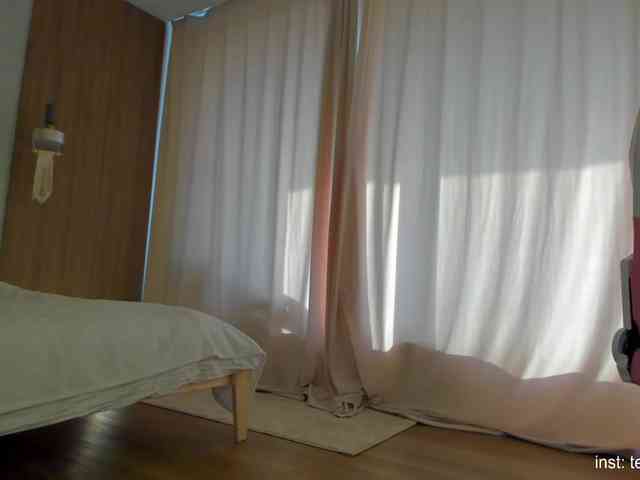 Naomimif webcam