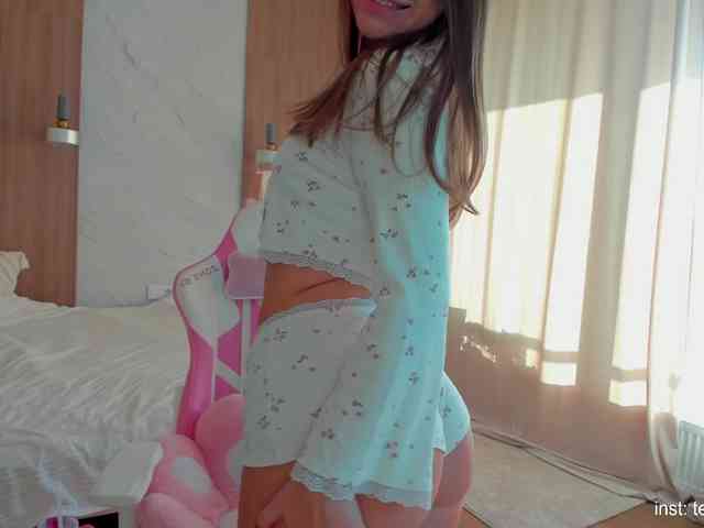 Naomimif webcam
