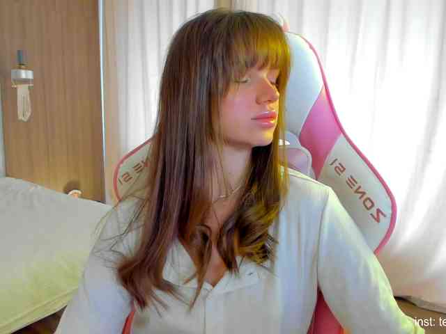 Naomimif webcam