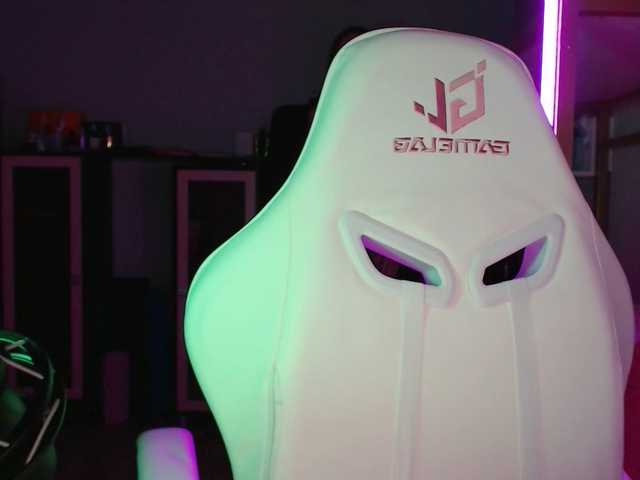 Gratis Live Sexcam mit QWEENII QWEENII