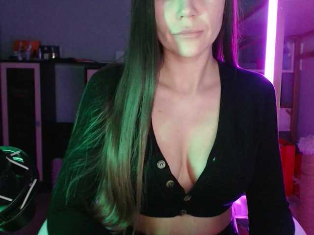 Accedi alla chat con il nickname QWEENII QWEENII