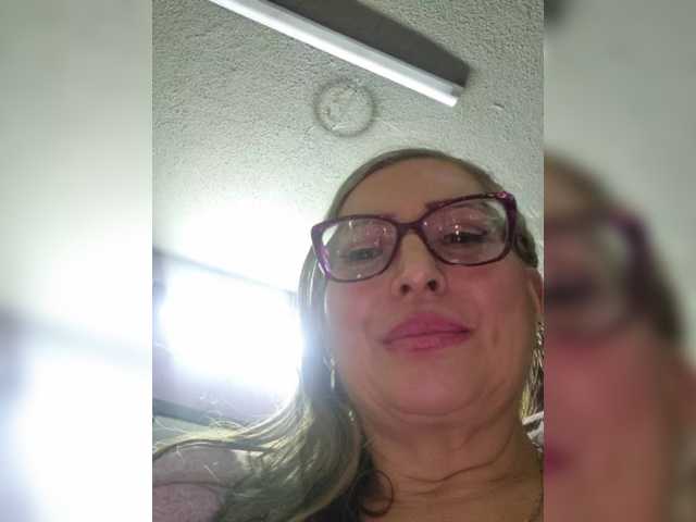 miatitsmature webcam
