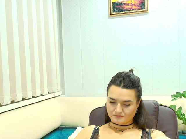 LinaCrave webcam