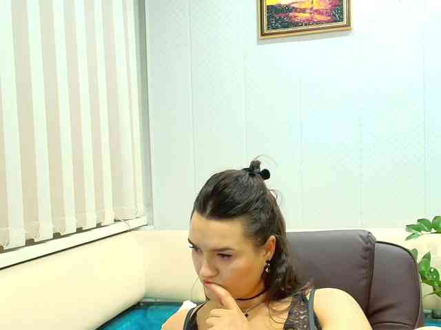 LinaCrave webcam