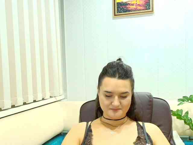 LinaCrave webcam