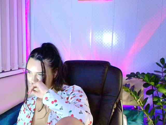 LinaCrave webcam