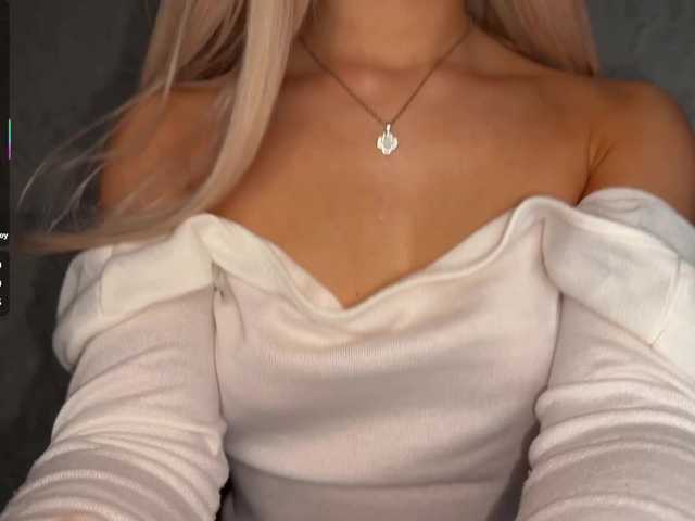 Entra en el chat con el modelo PinkFoxya PinkFoxya