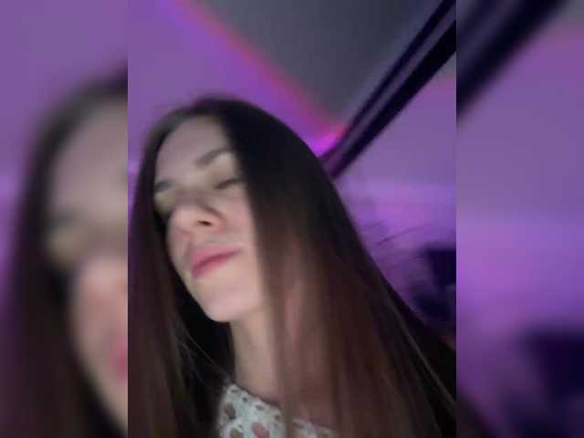 Entra en el chat con el modelo theadebuenoo theadebuenoo