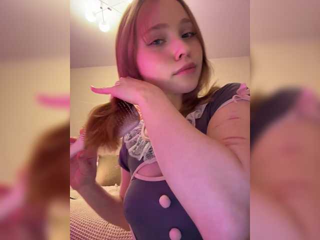 Vai a chattare su l1ttle_p0ppy l1ttle_p0ppy