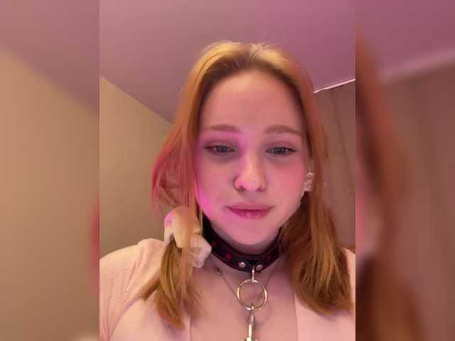 Entra en el chat con el modelo l1ttle_p0ppy l1ttle_p0ppy