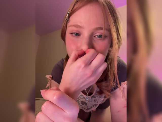 Vai a chattare su l1ttle_p0ppy l1ttle_p0ppy