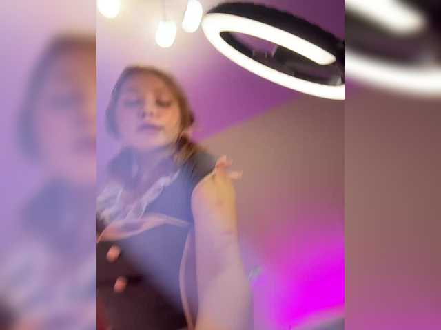 Vai a chattare su l1ttle_p0ppy l1ttle_p0ppy