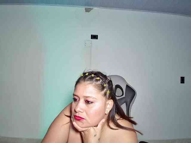 LizzMilf webcam