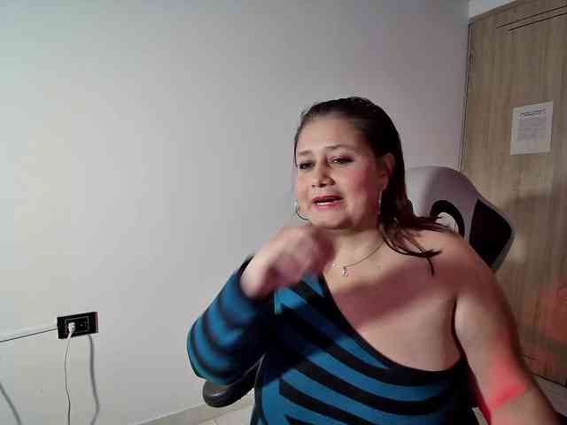 LizzMilf webcam