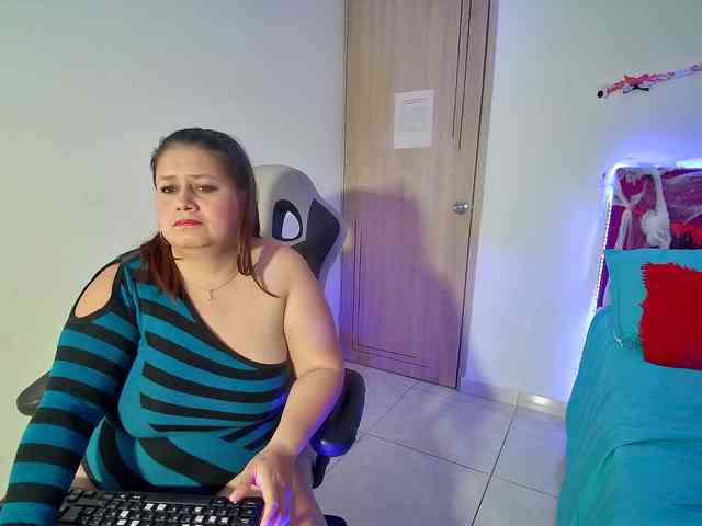 LizzMilf webcam