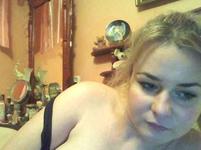 HollyLaPretty webcam