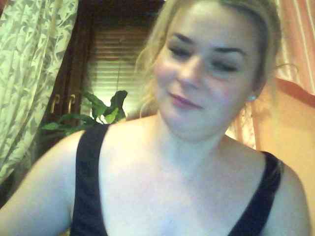 HollyLaPretty webcam