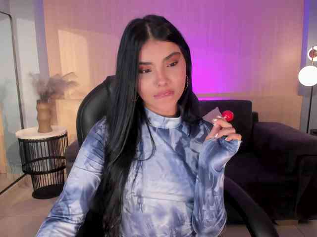 MiaLaurence webcam