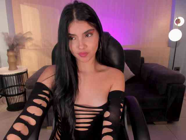 MiaLaurence webcam