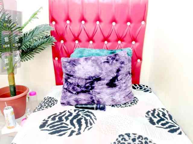 strawberrylips webcam